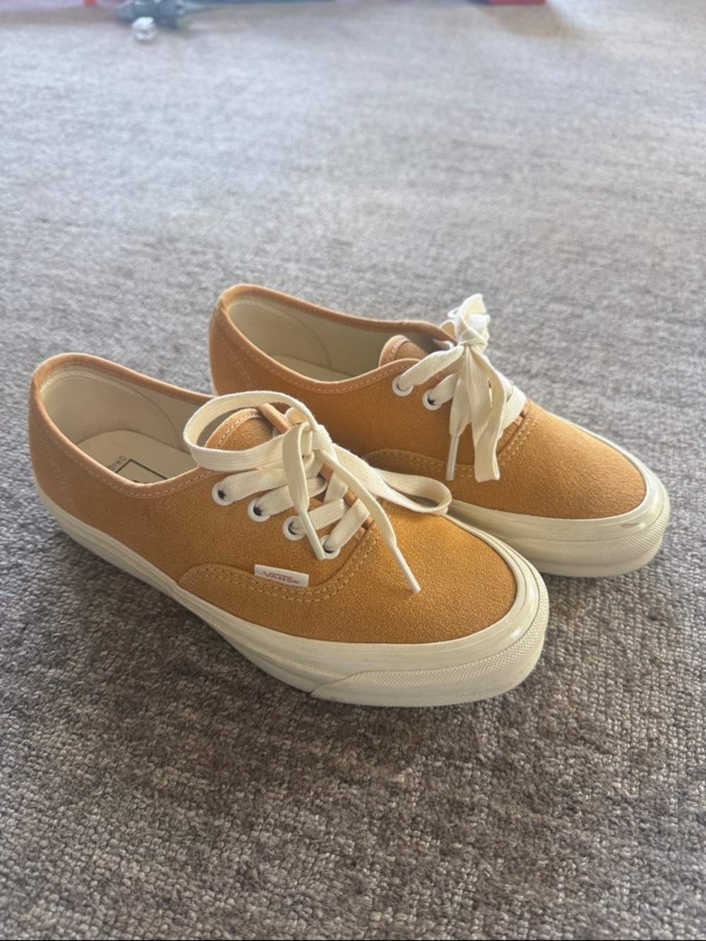 Women’s Size 7 Vans Low-Top Lace-Up Sneakers in Mustard Yellow
